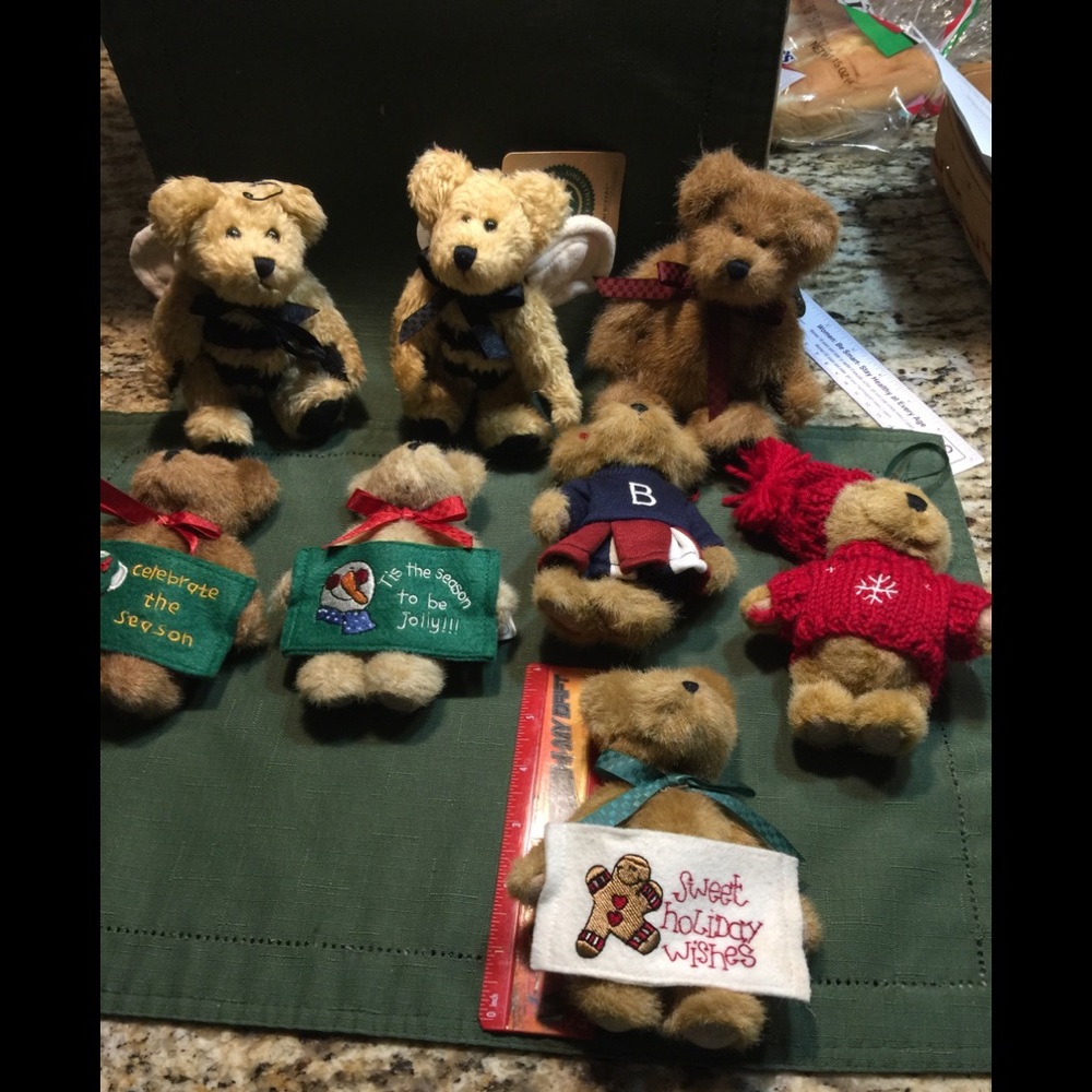 Lot of 8 Small Boyd’s Bears
